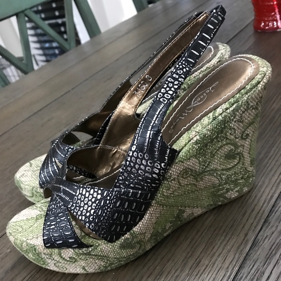 Size 8 wedges - Picture 2 of 3